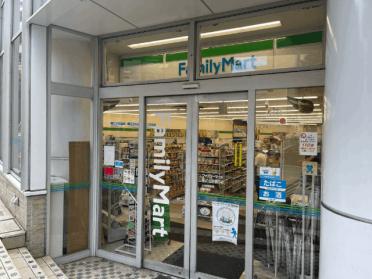 ファミリーマート藤が丘駅南口店：139m