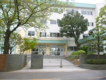 江戸川区立篠崎中学校：718m