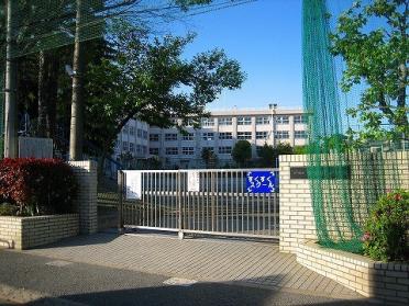 江戸川区立船堀小学校：647m