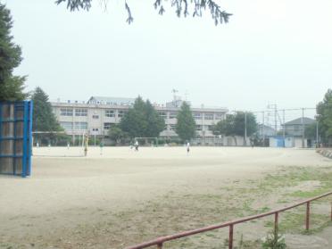 越谷市立大袋北小学校：407m