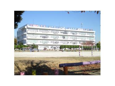 三郷市立幸房小学校：1072m