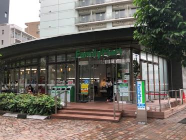 ファミリーマート渋谷ガーデンフロント店：81m