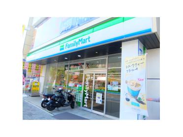 ファミリーマート南浦和三丁目店：245m