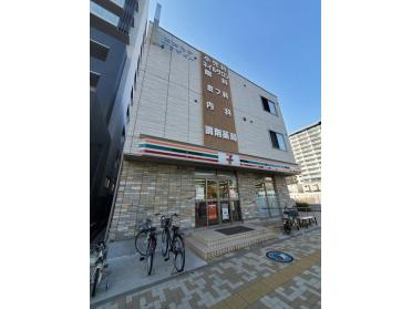 セブンイレブン流山おおたかの森駅西口店：297m