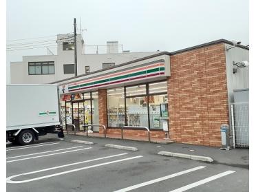 セブン　さいたま鹿手袋店：400m