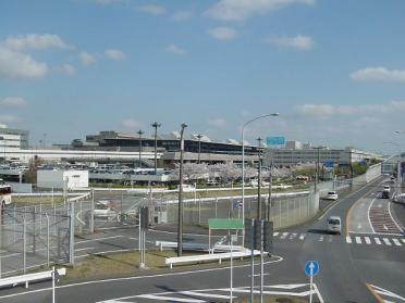成田空港：6900m
