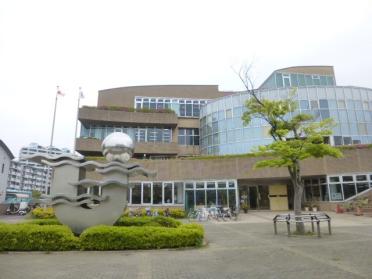 浦安市立図書館日の出分館：280m