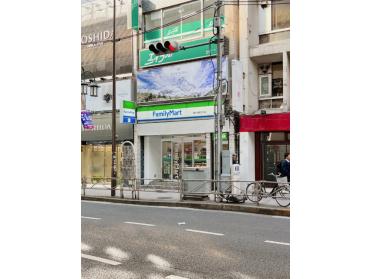 ファミリーマート幡ヶ谷駅北口店：98m