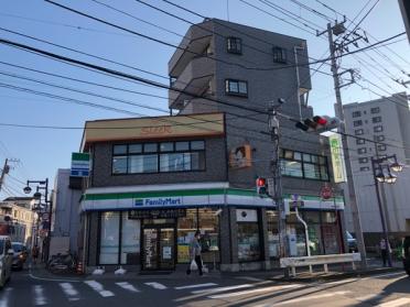 ファミリーマート下総中山駅北口店：188m