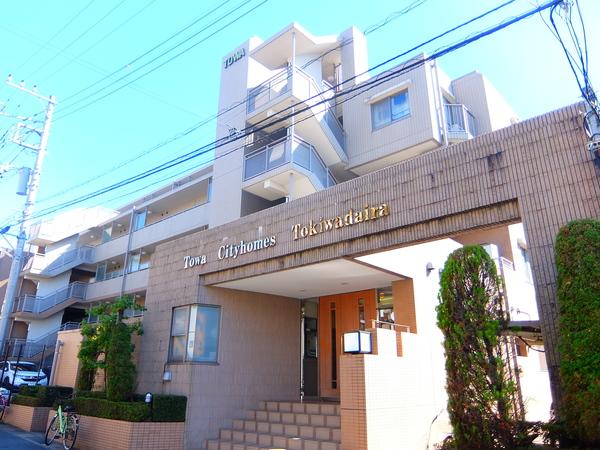 タイル張りの外観