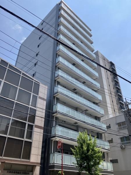 西側からの外観