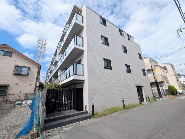 地域に馴染みながらも存在感を放つ外観