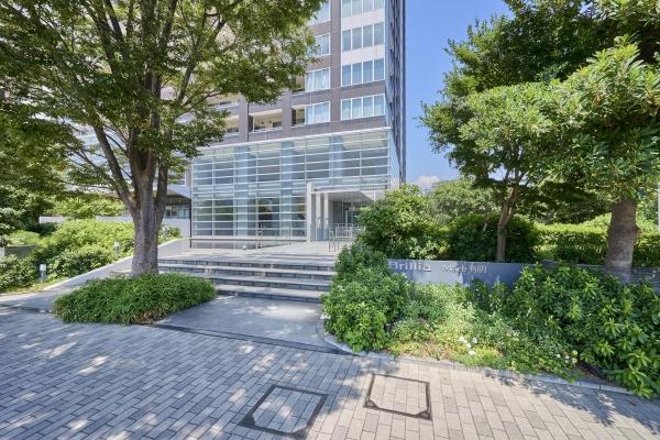 南側エントランス