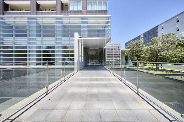 南側エントランス