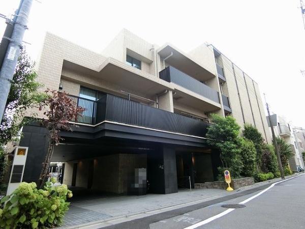 2017年7月築。総戸数41戸、5階建ての中規模マンションです。