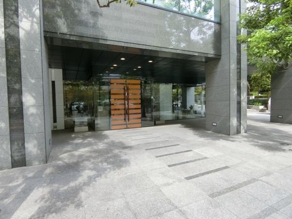 東京メトロ銀座線「青山一丁目」駅から徒歩2分