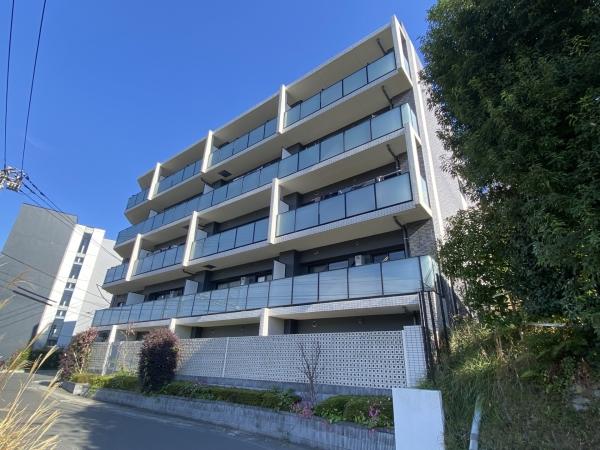 2018年6月築。新百合ヶ丘駅徒歩13分の立地