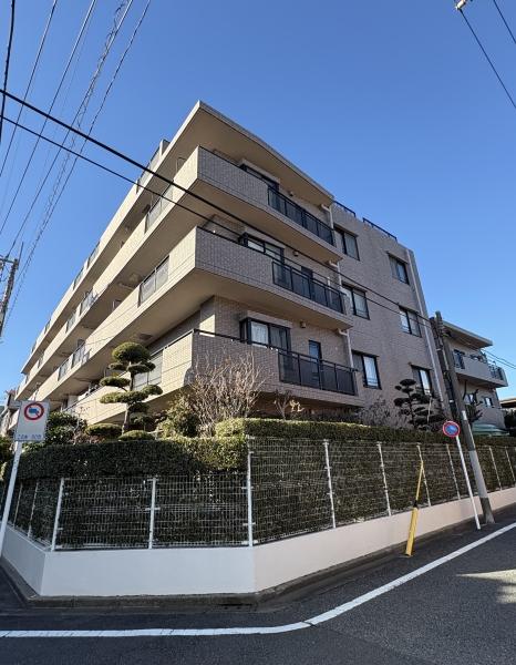 西武池袋線「練馬駅」徒歩１２分です。（９３０ｍ）