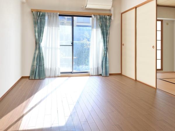 ＣＧで作成したリフォームイメージです。ＬＤＫは和室を開放すると約１９．６帖の広々とした空間になります