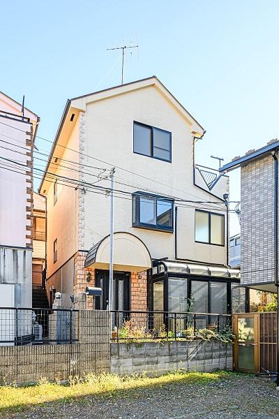 レンガ調のお洒落な外観