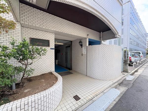 タイル貼りの外観