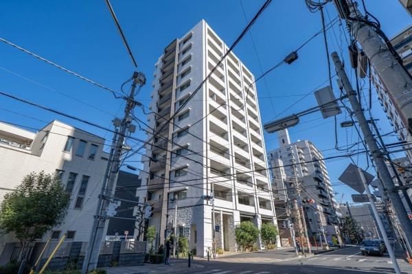 タイル張りの外観