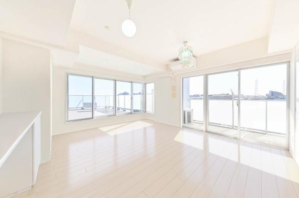 リビングダイニング　約14.3帖　（CGで作成したリフォームイメージです）