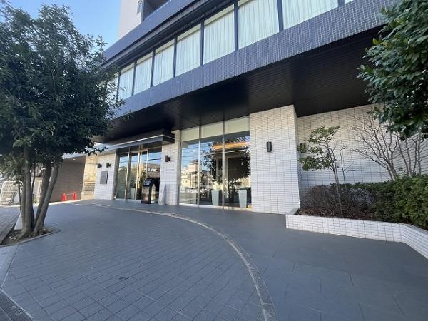 エントランス前