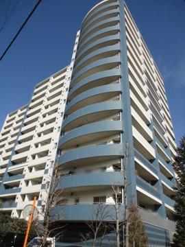 現地外観を南西側から撮影（眺望は永続的に保証されるものではございません）