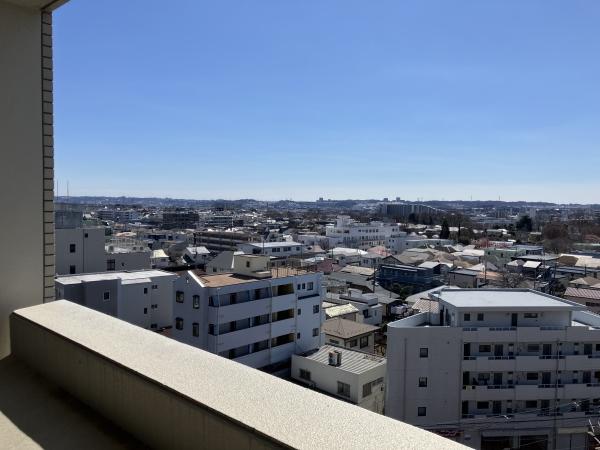 南側バルコニーからの眺望　眺望は永続的に保証するものではございません。