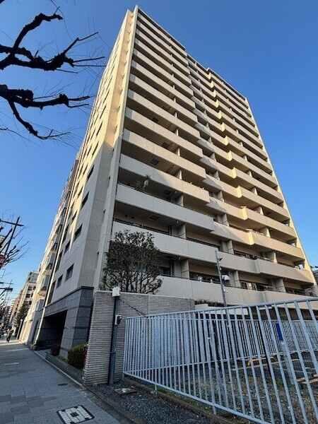 都市居住の本質を湛えたスタイリッシュなフォルムを構築した外観となります