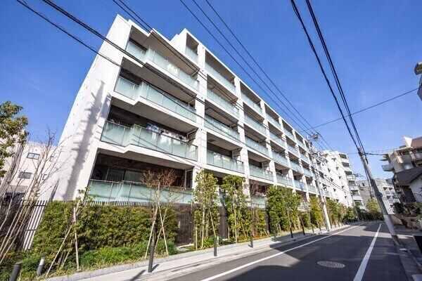 2022年1月築、三菱地所レジデンス他分譲「ザ・パークハウス」シリーズ。小田急線「経堂」駅徒歩9分。