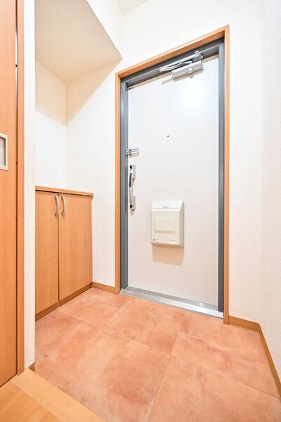 玄関から各室へつながる廊下です。