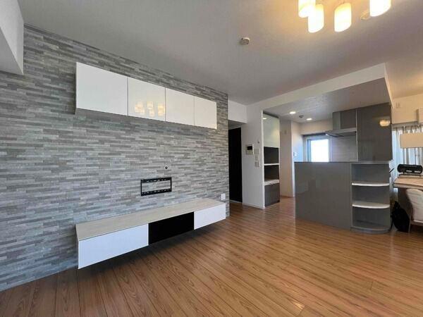 約16.2帖のリビングダイニング。床暖房付き。