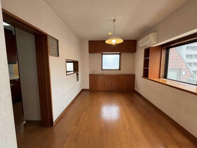 リビング・ダイニング：家具調度品は価格に含まれません（撮影年月：2025年11月）