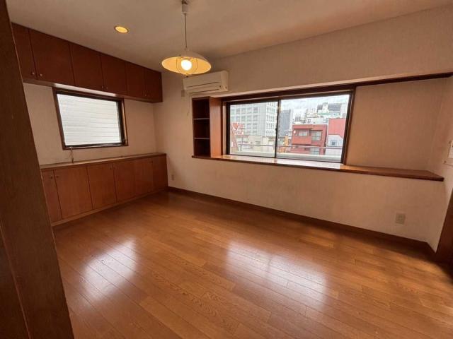 リビング・ダイニング：家具調度品は価格に含まれません（撮影年月：2025年11月）