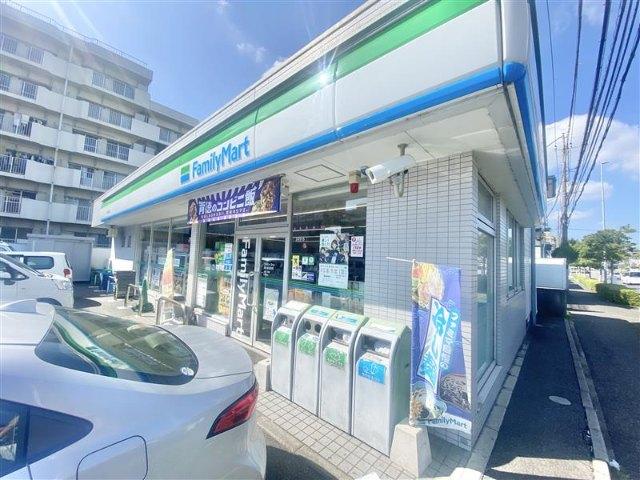 ファミリーマート港北新吉田店