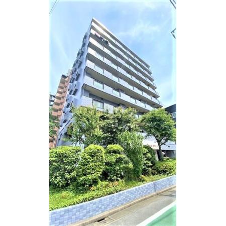 外観はタイル張りで重厚感があります