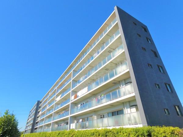 リバーサイドに面した121戸のレジデンス