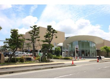 新潟市立中央図書館：777m