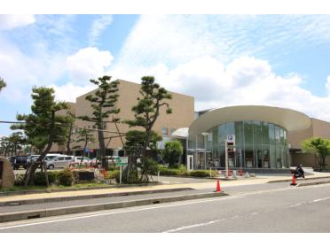 新潟市立中央図書館：740m