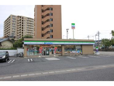 ファミリーマート柳都大橋南店：52m