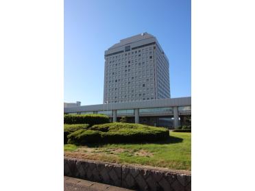 新潟県庁：561m