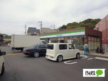 ファミリーマート枚方尊延寺店：129m