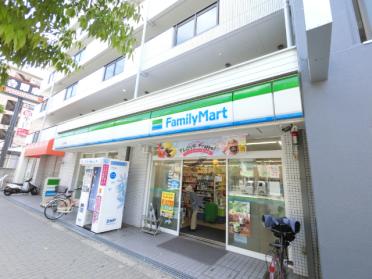 ファミリーマート十三塚本店：204m