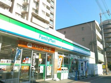 ファミリーマート加島駅東口店：267m