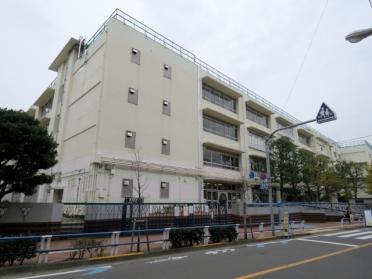 世田谷区立梅丘中学校：633m