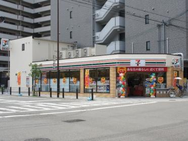 セブンイレブン浪速日本橋西店：156m