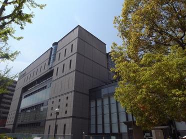 大阪市立中央図書館：1110m