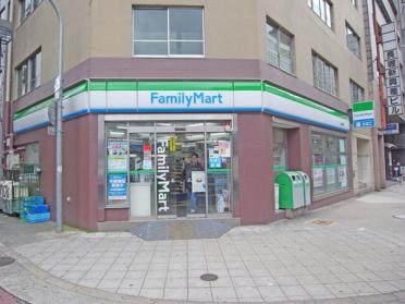 ファミリーマート北堀江一丁目店：146m